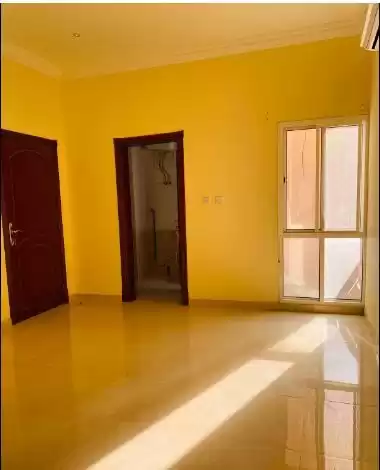 Жилой Готовая недвижимость Студия Н/Ф Квартира  в аренду в Аль-Садд , Доха #15955 - 1  image 